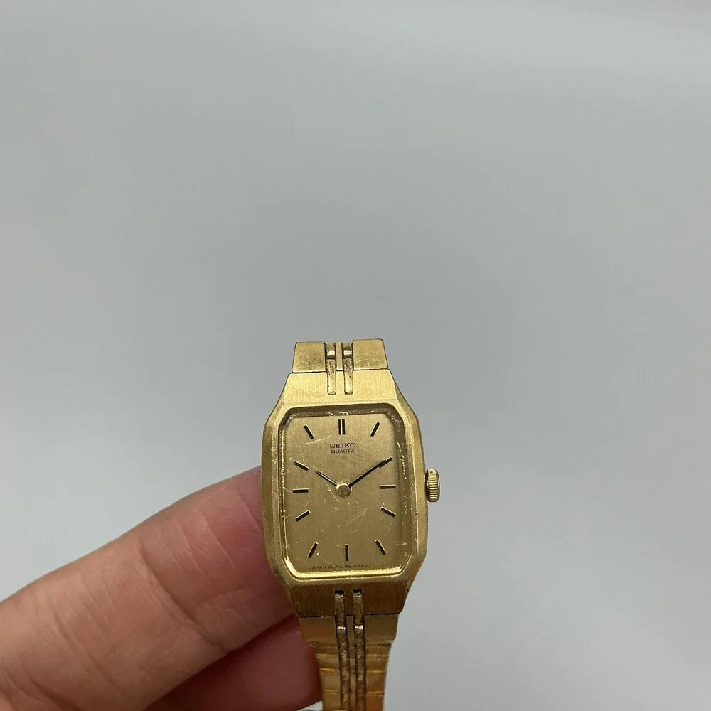 Vintage Seiko Womens Watch 16mm Gold Tone Bracelet 2C20-5209 New Battery 5.75